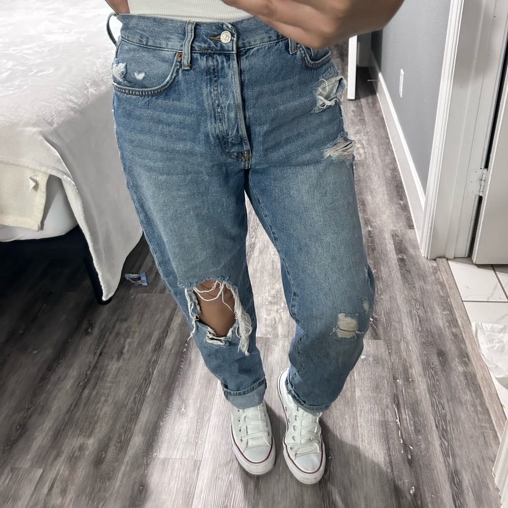 FOREVER 21 Highwaisted Boyfriend Jeans